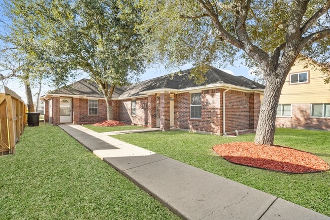 Building Photo - 4636 Mayflower St