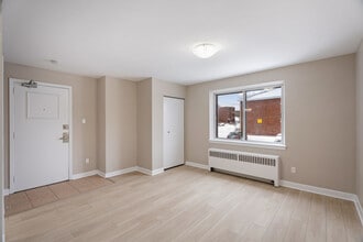Interior Photo - Arbor Village Hollington