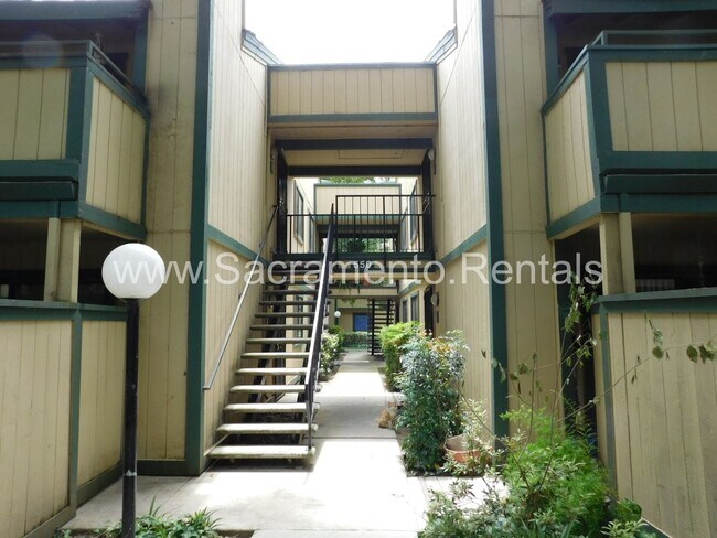 Building Photo - 2 br, 1 bath House - 550 Del Verde Circle #5