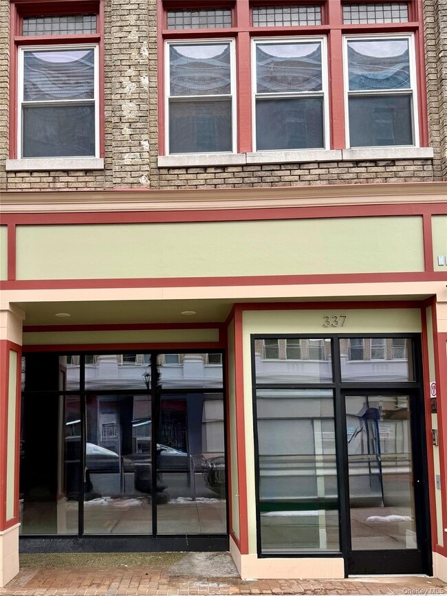 Building Photo - 337 Main St