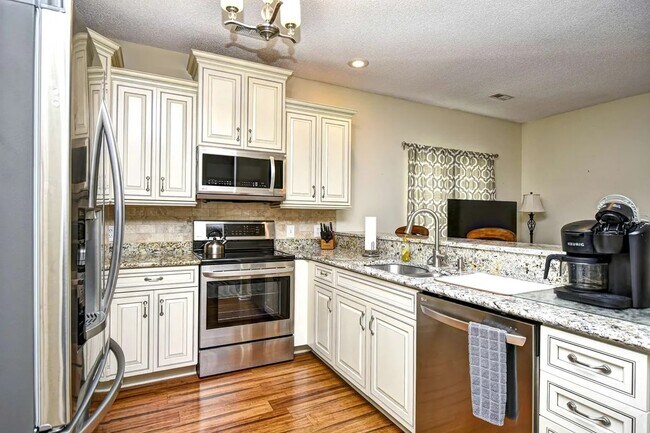 Foto del edificio - 3307 Sweetwater Blvd