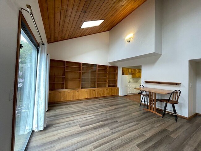 Foto del edificio - Comfortable 2bd/2bath Condo with garage of...