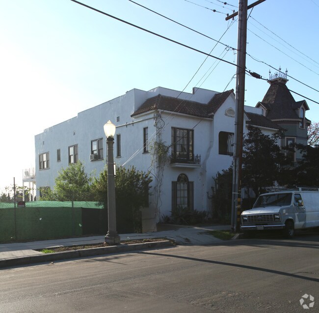 Building Photo - 728-732 E Edgeware Rd
