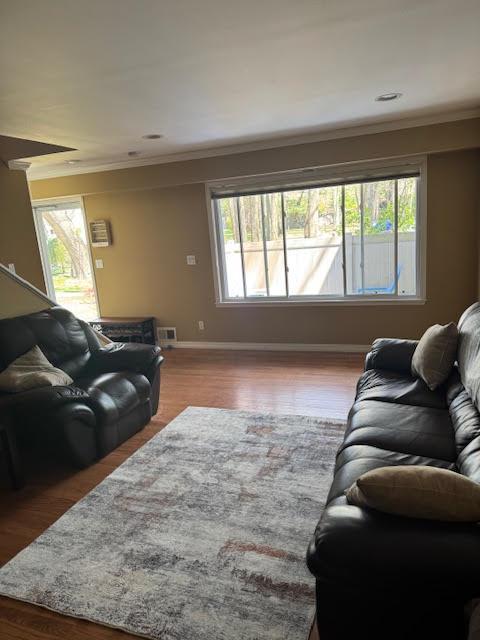 Building Photo - 221 Springmeadow Dr