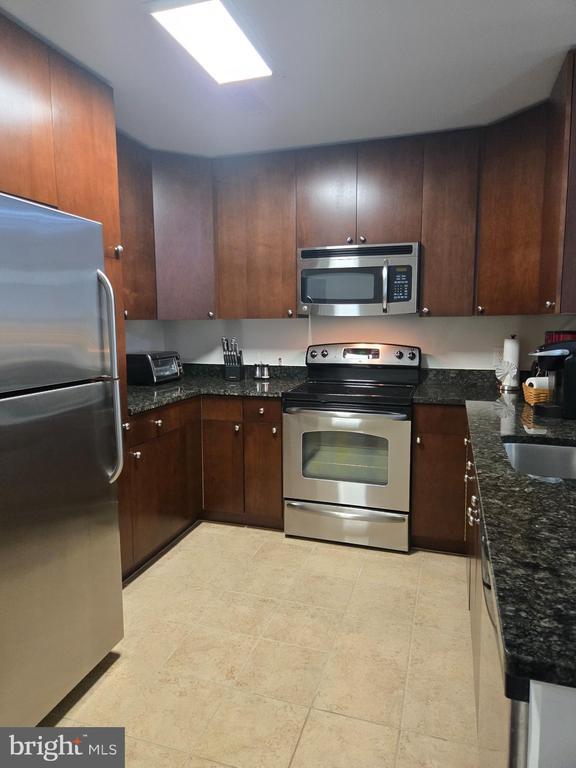 Building Photo - 155 Potomac Passage