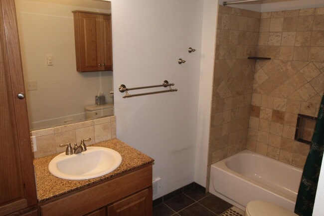 Building Photo - 108 E Weile Ave
