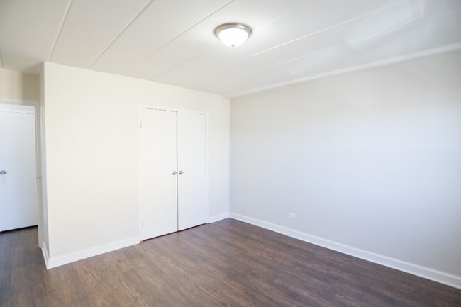 Photo - 7301 N Ridge Blvd Apartment