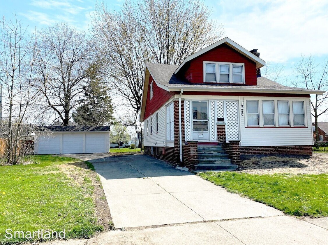 Primary Photo - 3 br, 1 bath House - 19350 Ormiston Avenue