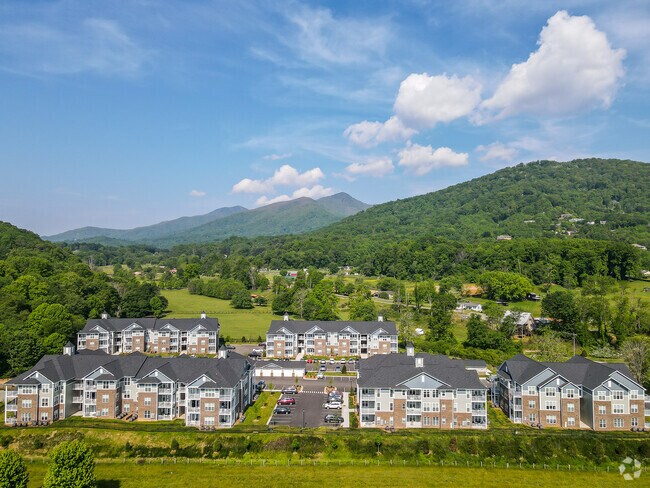 Foto del edificio - Palisades at Plott Creek