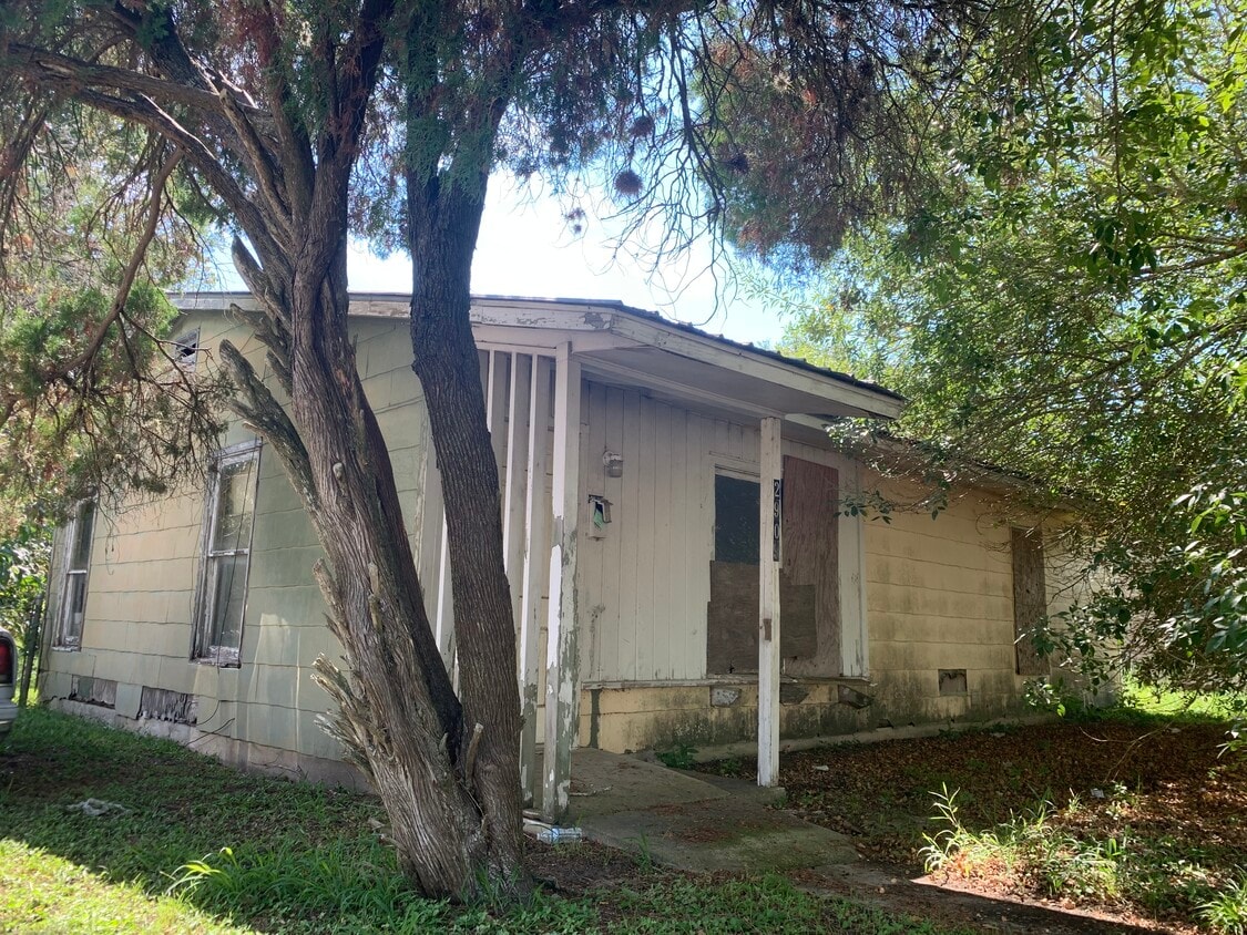 2909 Wildwood St, Victoria, TX 77901 House for Rent in Victoria, TX