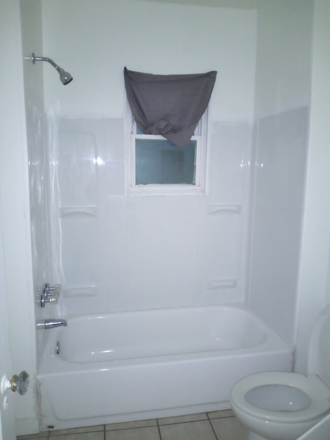 Building Photo - Gwynn Oak apt 2
