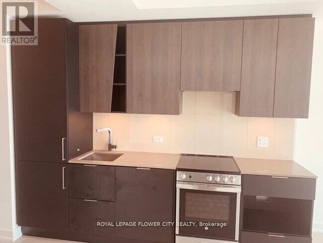 Photo du bâtiment - 3900 Confederation Pkwy