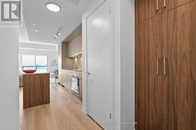 Photo du bâtiment - 863 St Clair Ave W