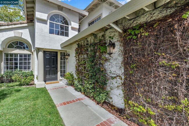 Building Photo - 668 Sun Tree Ct