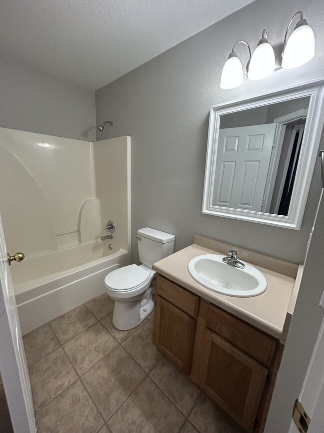 Foto del edificio - 324 Grant Springs Dr