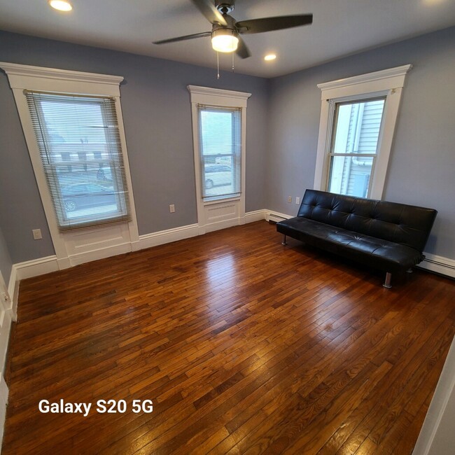 Living room - 931 Pleasant St