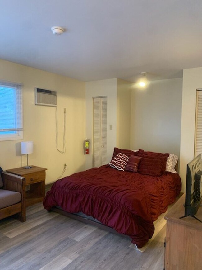 Foto del edificio - Studio Apartment- W. Cherry Lane