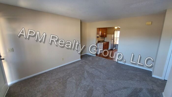 Foto principal - Downstairs apartment off main Street