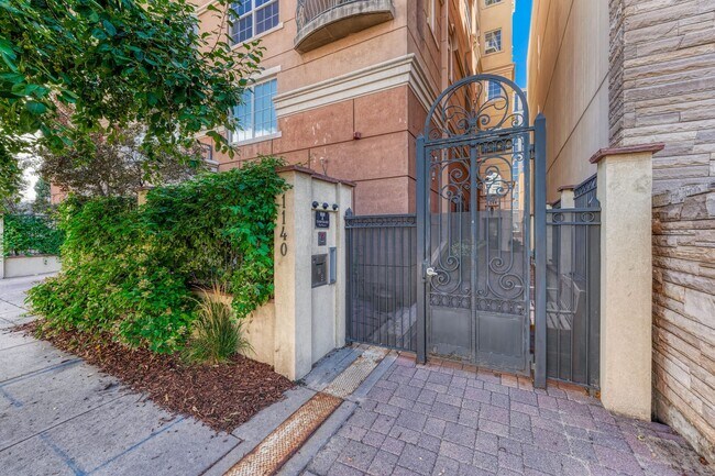 Foto del edificio - About This Property