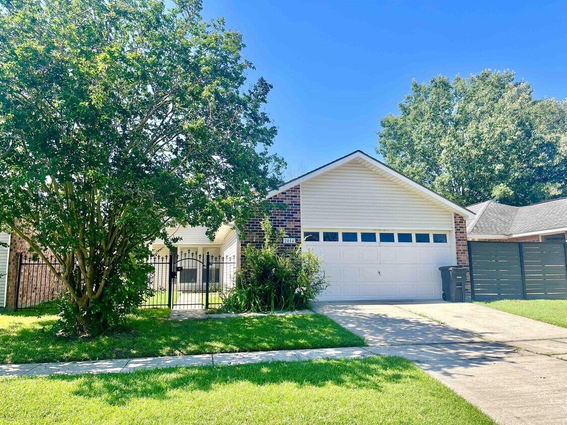 Primary Photo - 2054 Birch Ridge Ave
