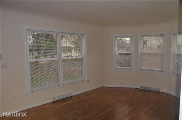 Primary Photo - 369 N McKenzie St
