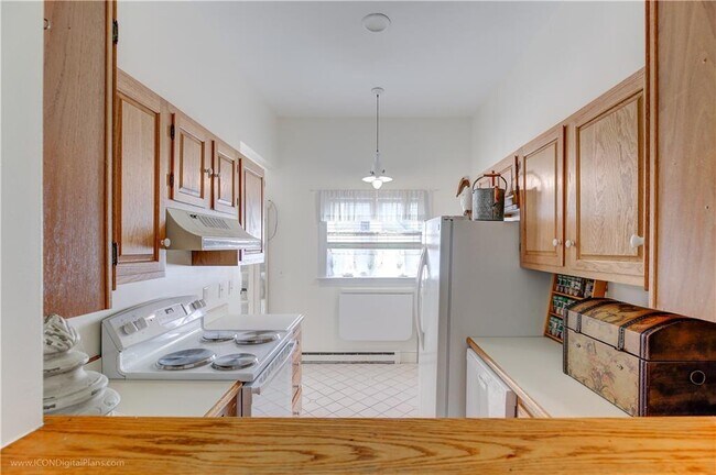 Building Photo - 97 Narragansett Ave