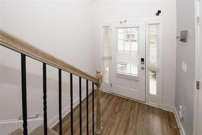 Building Photo - 10162 Benton Woods Dr