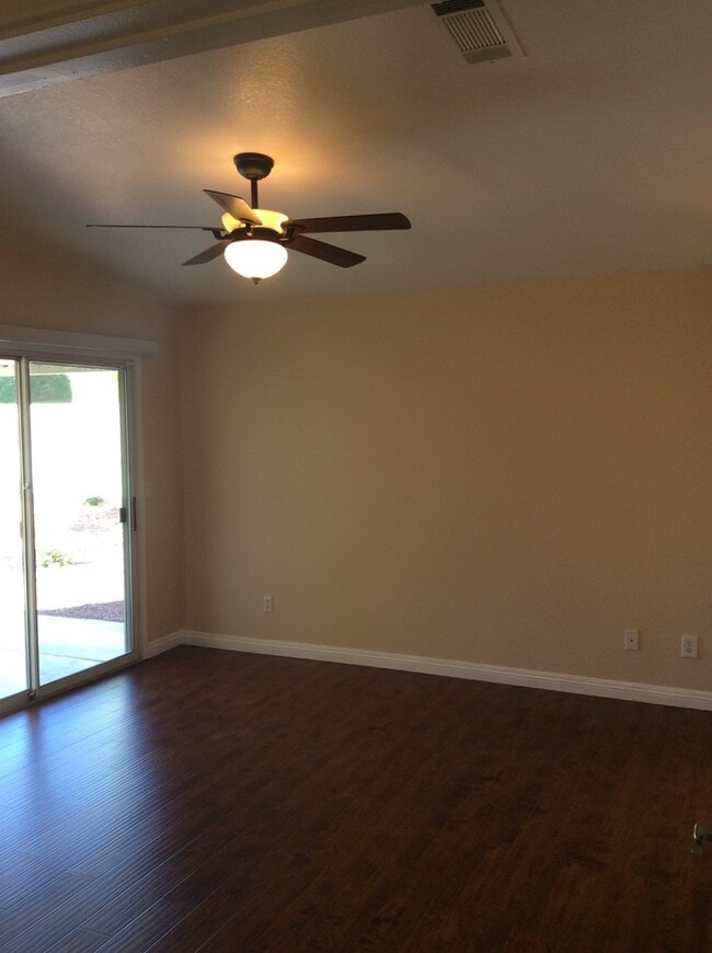 Building Photo - Great single-story home, 3brms, 2bath, 2crg.