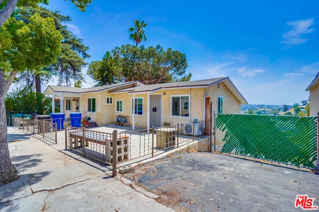 Foto del edificio - 3046 Chadwick Dr