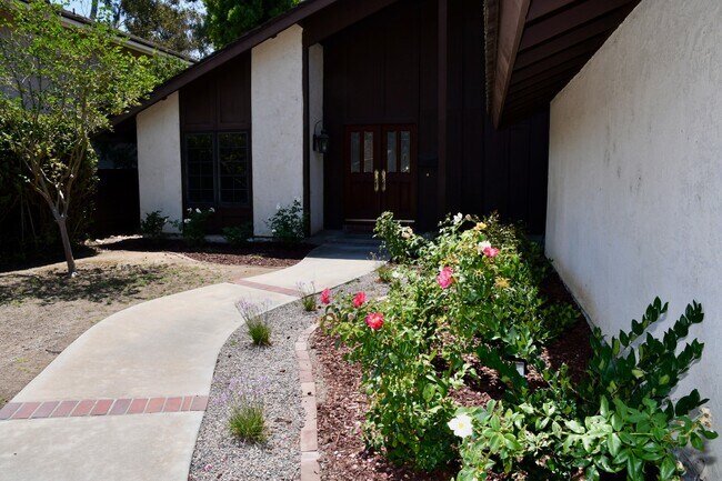 Foto del edificio - 10575 Canyon Lake Dr
