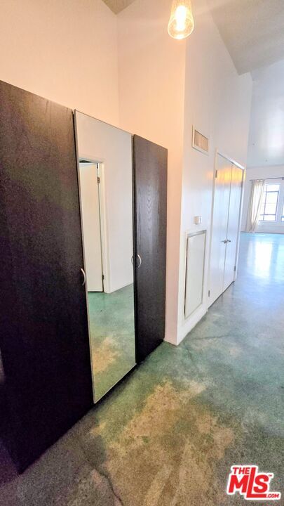 Foto del edificio - 849 S Broadway