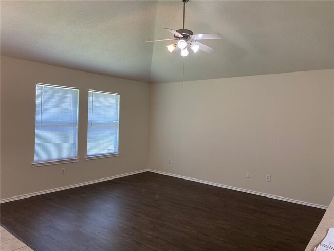 Foto del edificio - 17123 Oakwood Chase Dr