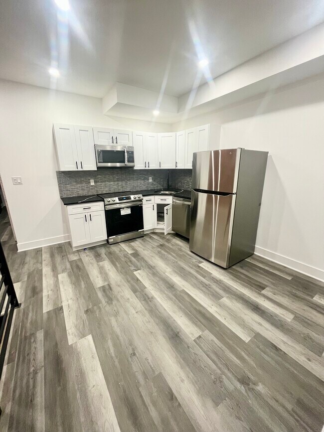 Building Photo - 5814 Delancey St