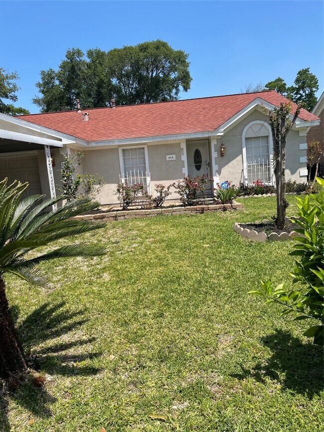 Foto del edificio - 614 Meadowglen Dr