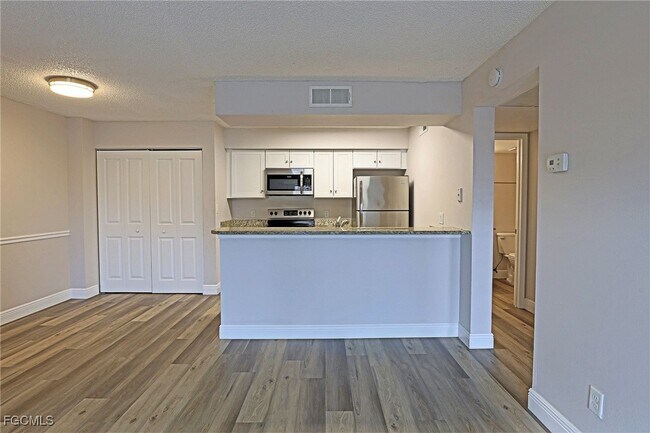 Foto del edificio - 5329 Summerlin Rd