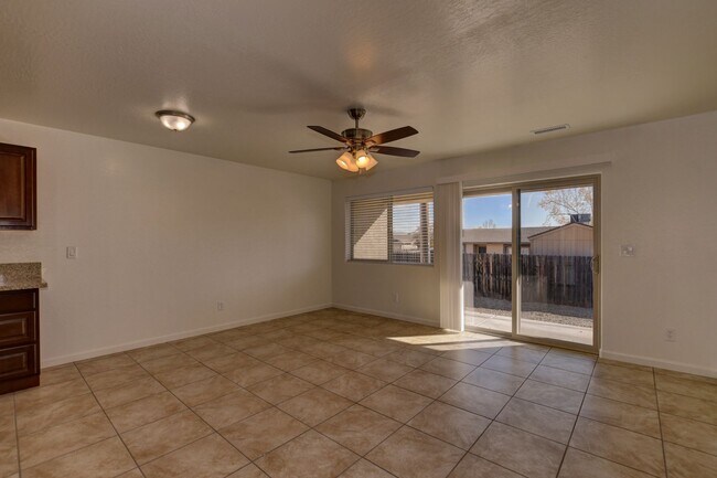 Building Photo - 3027 N Corrine Dr