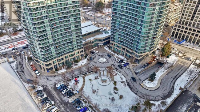 Photo du bâtiment - 1 Elm Dr W