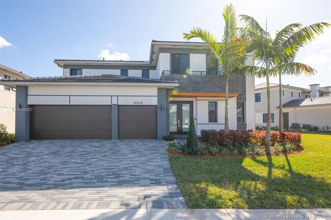 Building Photo - 10910 Moore Dr