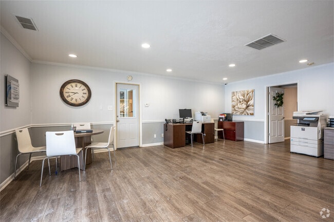 Leasing Office - Woodbrook