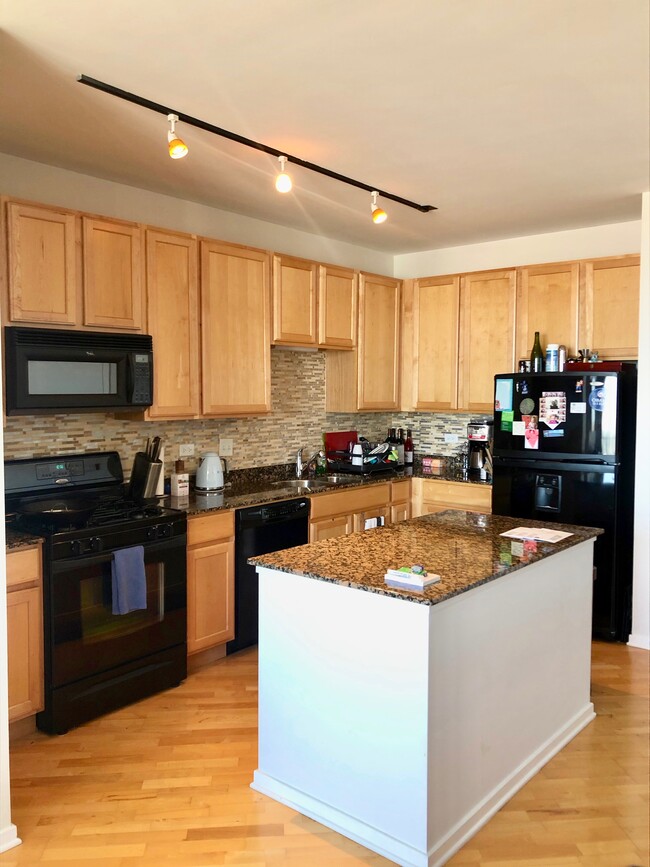Building Photo - 210 South Des Plaines