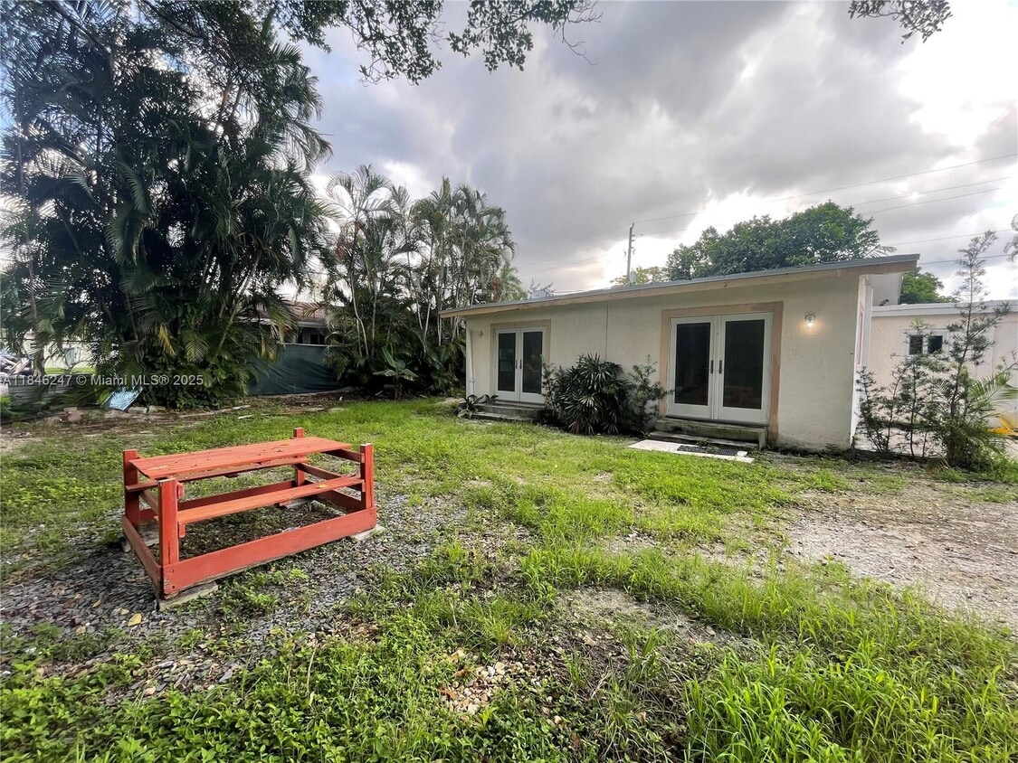 Primary Photo - 4681 SW 33rd Ave