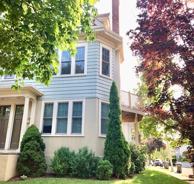 Building Photo - 108 Cole Ave