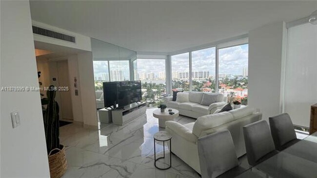 Foto del edificio - 18671 Collins Ave