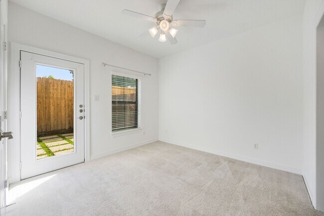 Building Photo - 1146 Hempstead Villa Ln