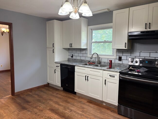 Building Photo - 1406 Valley View Dr