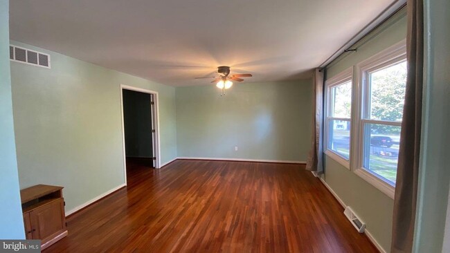 Foto del edificio - 642 Parkland Pl