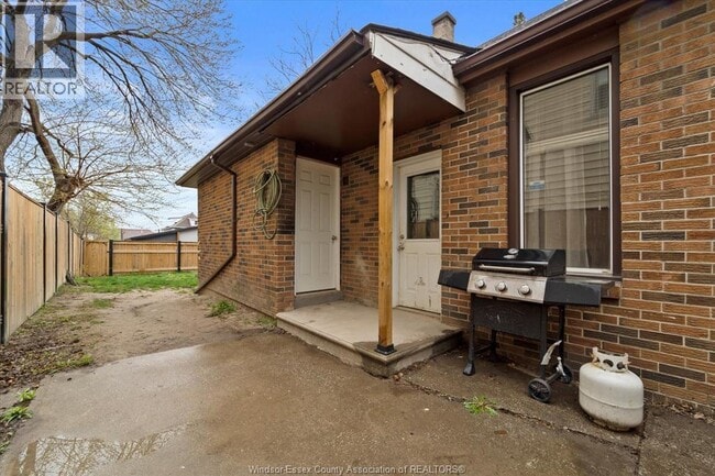 Building Photo - 773 Assumption St
