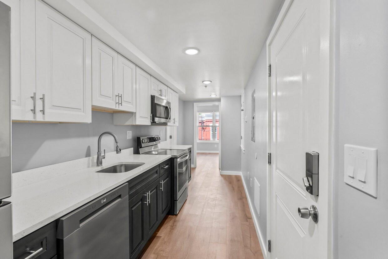 Primary Photo - 2046 N CARLISLE