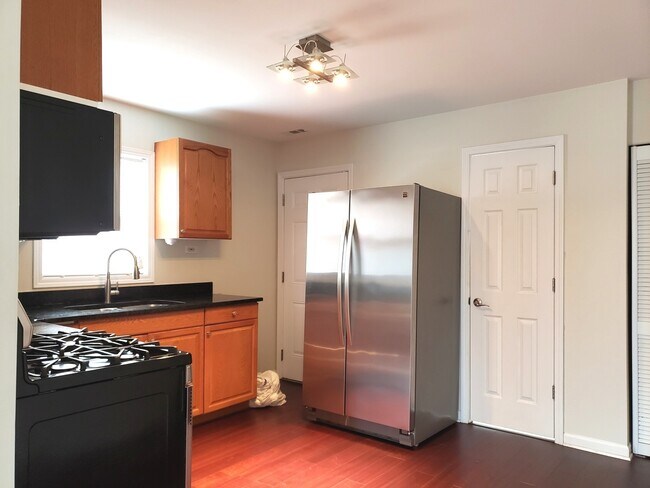 Building Photo - 1500 N Ridgeway Ave