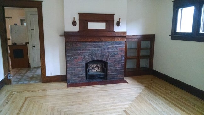 Building Photo - 4BR Home Near Olbrich Gardens & Garver Feed Mill